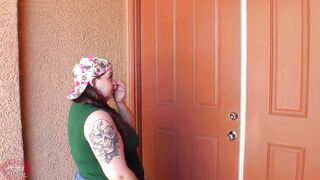 Penis Dash Delivery - BBW Gets Fat Tip During Delivery