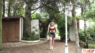 French milf Andréa do anal sex inside the garden