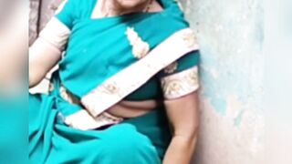 Bhabhi saree navel