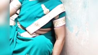 Bhabhi saree navel