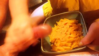 Nerdy 19 Yo Cum Dumpster Wanted Cum On Macaroni And Cheese