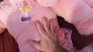 Daughter lays with daddy into his bed and gets boned