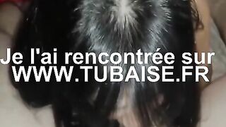 Asiatique sexy lui offre une belle pipe !