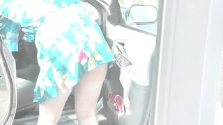 Next Door mommy Milf without lingerie washes salon vehicle inside yard