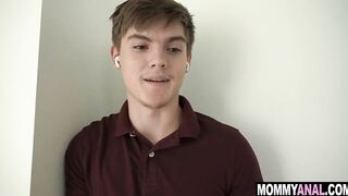 Old mom invites young dude for anal