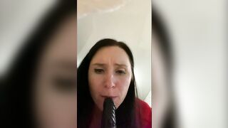 LOOK HOW I'M SUCKING OFF A VIRTUAL DICK. DO YOU WANT