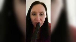 LOOK HOW I'M SUCKING OFF A VIRTUAL DICK. DO YOU WANT