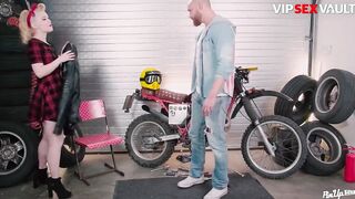 VIP SEX VAULT - Huge Booty babe Fucks Her Biker Gf