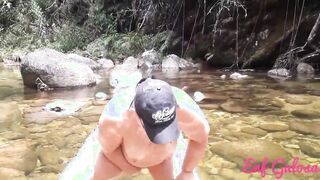 Having Fun peladinha into the waterfall