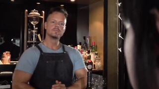 Berlin bar : no cash, bimbos must pay with a