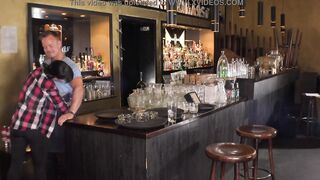 Berlin bar : no cash, bimbos must pay with a