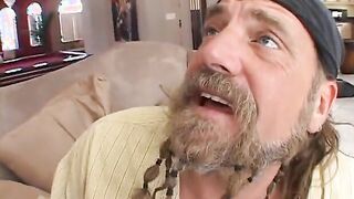 Hoa oriental Loves Big Dick
