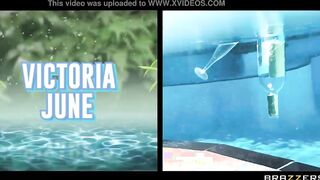 Taking A Walk On The Poolside / Brazzers / download