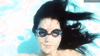 Jacqueline Hope liking being nude into the pool