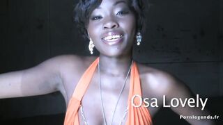 Osa Delicious danse avec son cul noir le huge d'un