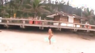 Marmanjo Meets beauty women On The Beach And Ends Up