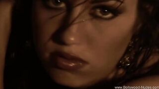 Oriental desi Stripper Exposed And Make Her Man Seduce