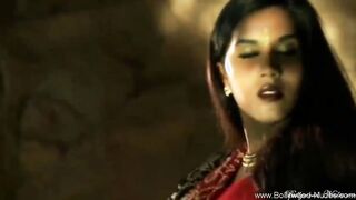 She Dance Gracefully While Making Seduction Experience