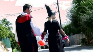 Vor der Halloween Party nochmal richtig gefickt