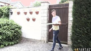 Luna Corazon Fucks The Handsome Dilevery