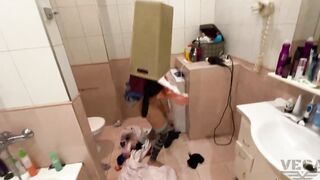 SISTER STUCK INSIDE THE BASKET & I CUM INTO HER