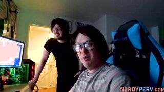Amateur bimbo give blowjob to dweeb