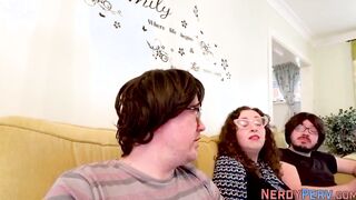 Amateur bimbo give blowjob to dweeb