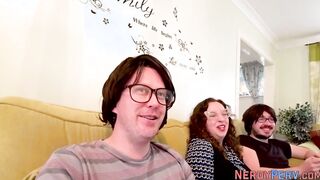 Amateur bimbo give blowjob to dweeb