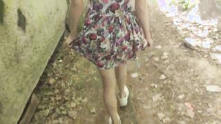 Outside oral sex from a Bombshell inside a dress, showed itself!