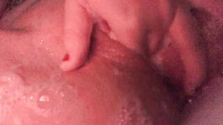 Into the bath-tub, very goddess!