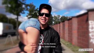 BUMS BUS - Thin blondie Lia Louise liking backseat nailed
