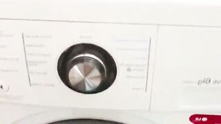A pecorina inside bagno con sborrata nella fica stretta