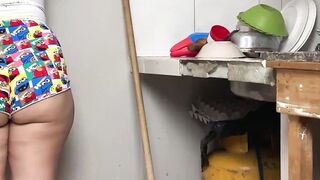 My sister asks me to wash the dishes for her