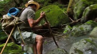 Gefesselte Bitch into der Wildnis gefickt
