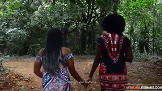 Black Lesbo Girlfriends Making Out and Snatch Eating