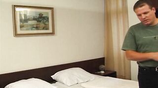 Milf tief inside den hals gefickt