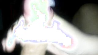 Me pajea con las manos y se traga la leche