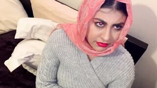 Sneaky stepdad gets bj from crazy sexy Muslim daughter.