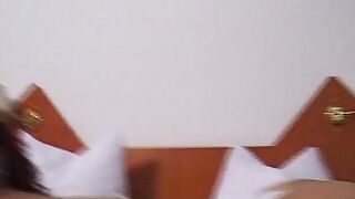 Rothaarige Milf erstes mal im Hotelzimmer vor der Kamera
