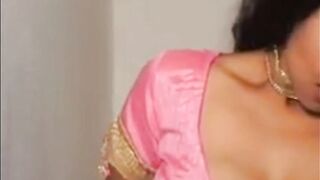 Beauty Dance by Bollywood Actress - Maya