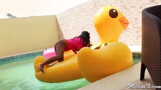 BIG Sex Toy Girlfriend Maxine X Masturbating And Squirting By The