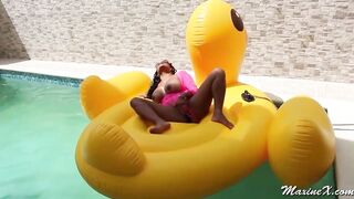 BIG Sex Toy Girlfriend Maxine X Masturbating And Squirting By The