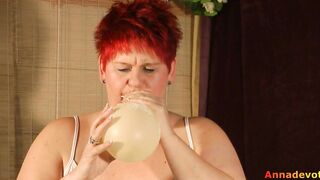 Annadevot - Played with a humongous balloon