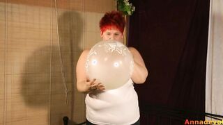 Annadevot - Played with a humongous balloon
