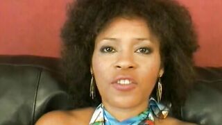 Ebony stud gets his penis worshiped by lusty hoe on the couch