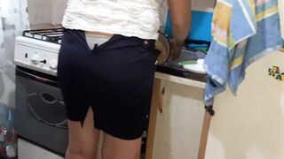 While my stepmother was washing the dishes, I masturbated