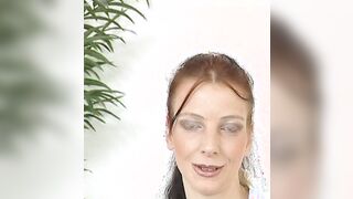 Beim Pornointerview die Vagina befriedigt