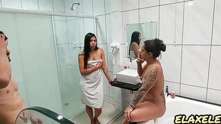 SHE AND THE LOVERS INSIDE THE MOTEL BATHTUB, SHE FUCKS