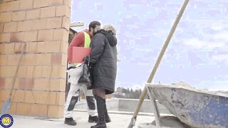 Hungry stepmom seduces 2 young builders