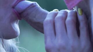 Whore offer me a fellatio inside nature